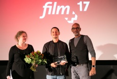 34. Sektionsleiterin Kyra Scheurer, Foerderpreis-Gewinner Maximilian Merth und Foerderpreis-Pate Pierre Sanoussi-Bliss